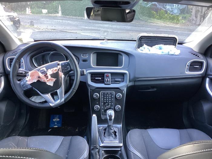 Volvo V40 1.5 T2 16V Geartronic Sloopvoertuig (2016, Zwart)