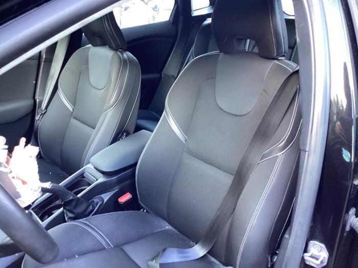 Volvo V40 1.5 T2 16V Geartronic Sloopvoertuig (2016, Zwart)