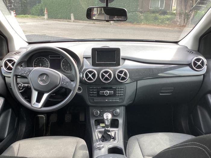 Mercedes B 1.6 B-180 BlueEFFICIENCY Turbo 16V Sloopvoertuig (2012, Zwart)