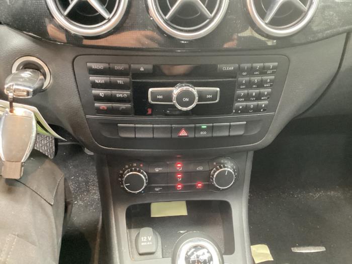 Mercedes B 1.6 B-180 BlueEFFICIENCY Turbo 16V Sloopvoertuig (2012, Zwart)