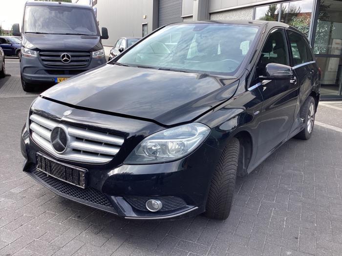 Mercedes B 1.6 B-180 BlueEFFICIENCY Turbo 16V Sloopvoertuig (2012, Zwart)