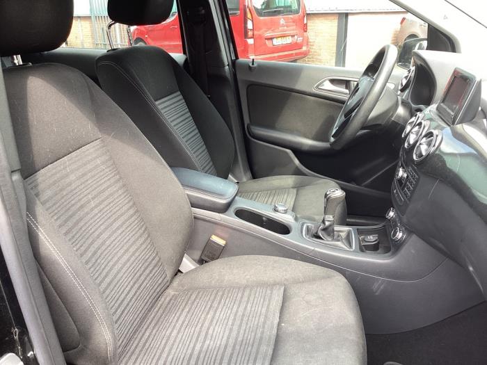 Mercedes B 1.6 B-180 BlueEFFICIENCY Turbo 16V Sloopvoertuig (2012, Zwart)