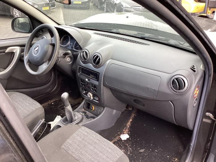 Dacia Duster 1.6 16V Sloopvoertuig (2010, Zwart)