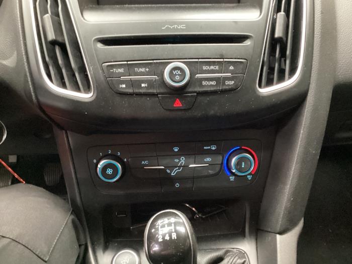 Ford Focus 3 Wagon 1.0 Ti-VCT EcoBoost 12V 100 Sloopvoertuig (2016, Zwart)