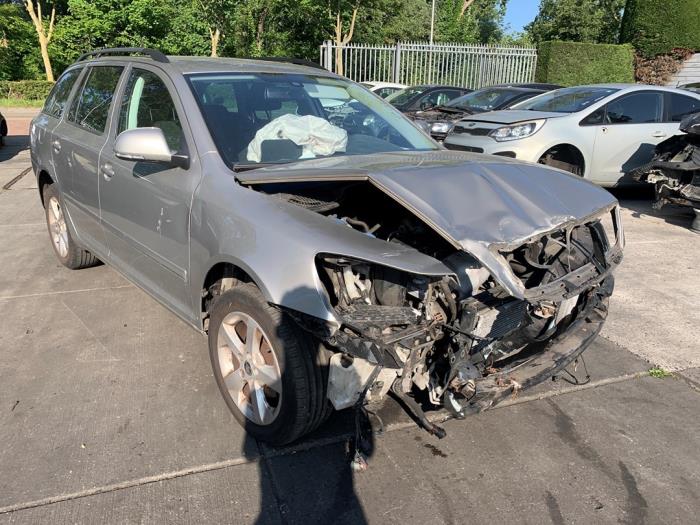 Skoda Octavia Combi 1.2 TSI Sloopvoertuig (2013, Beige)
