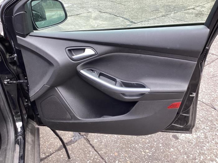 Ford Focus 3 Wagon 1.0 Ti-VCT EcoBoost 12V 125 Sloopvoertuig (2015, Zwart)