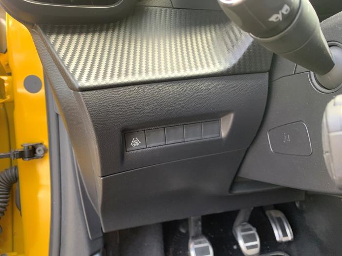 Peugeot 208 II 1.2 Vti 12V PureTech 100 Sloopvoertuig (2020, Geel)
