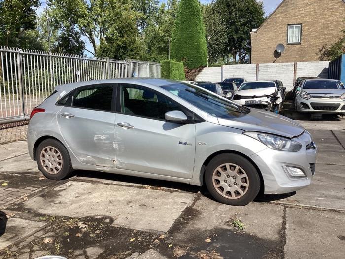 Hyundai i30 1.6 CRDi Blue Drive 16V VGT Sloopvoertuig (2012, Grijs)