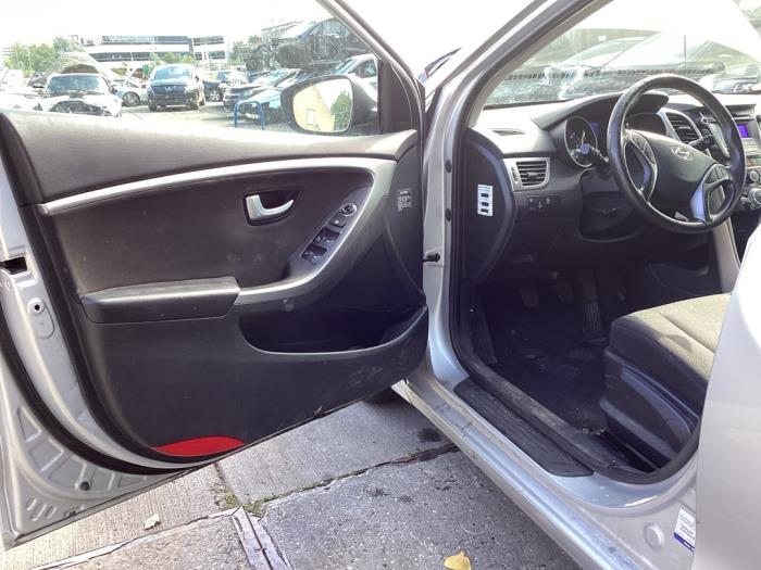 Hyundai i30 1.6 CRDi Blue Drive 16V VGT Sloopvoertuig (2012, Grijs)