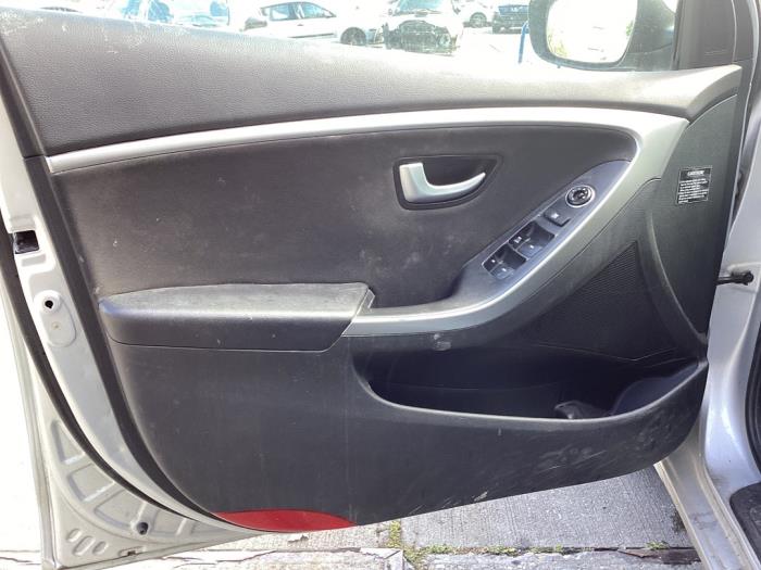 Hyundai i30 1.6 CRDi Blue Drive 16V VGT Sloopvoertuig (2012, Grijs)
