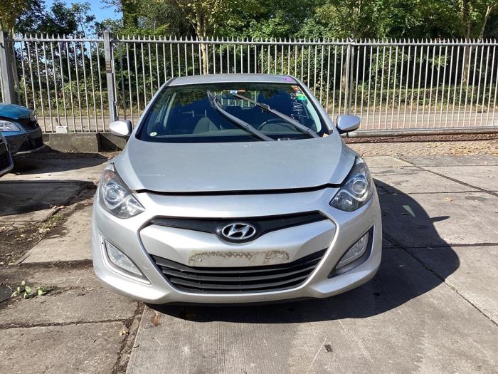 Hyundai i30 1.6 CRDi Blue Drive 16V VGT Sloopvoertuig (2012, Grijs)
