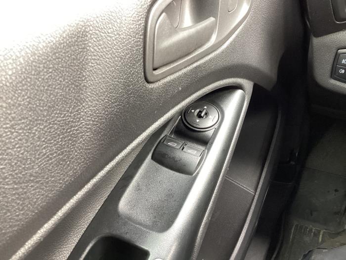 Ford Transit Connect 1.5 TDCi ECOnetic Schadevoertuig (2017, Graniet)