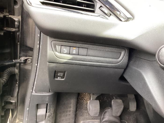 Peugeot 208 I 1.2 Vti 12V PureTech 82 Sloopvoertuig (2014, Zwart)