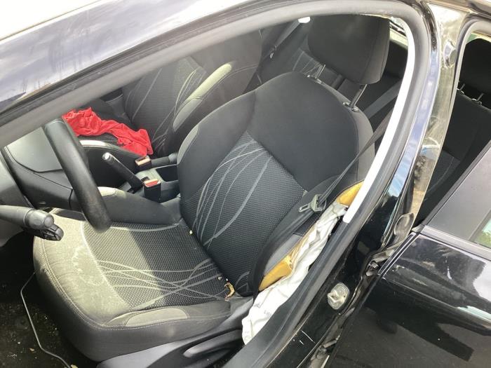 Peugeot 208 I 1.2 Vti 12V PureTech 82 Sloopvoertuig (2014, Zwart)