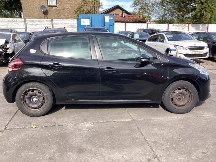 Peugeot 208 I 1.2 Vti 12V PureTech 82 Sloopvoertuig (2014, Zwart)