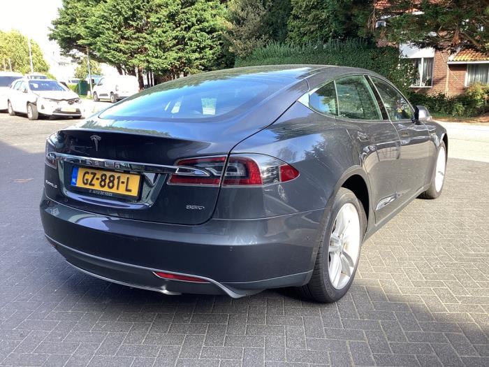 Tesla Model S 85D Schadevoertuig (2015, Grijs)