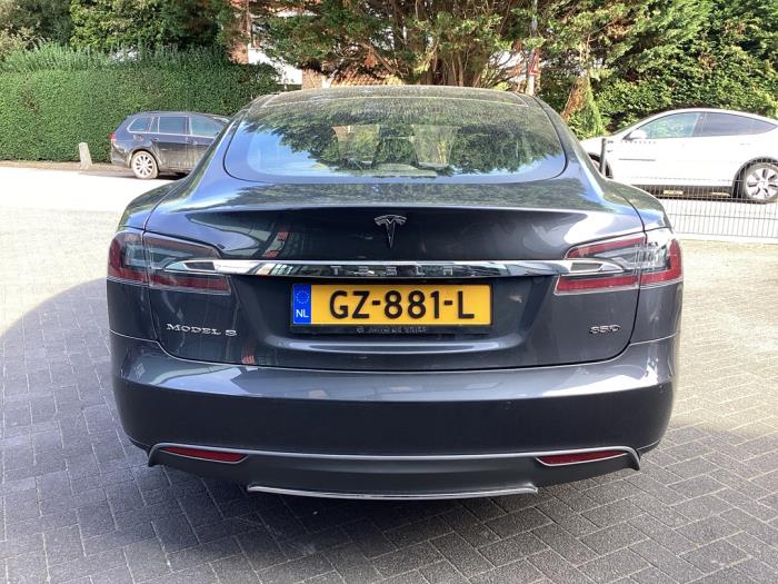 Tesla Model S 85D Schadevoertuig (2015, Grijs)