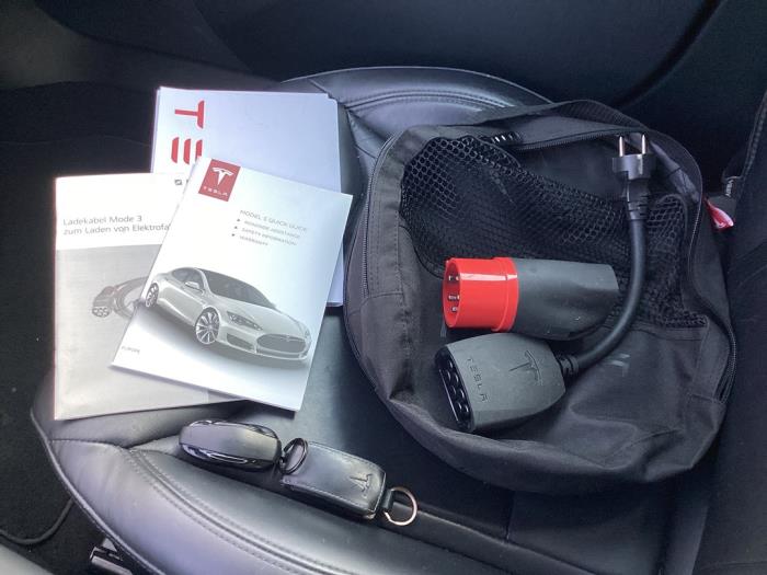 Tesla Model S 85D Schadevoertuig (2015, Grijs)