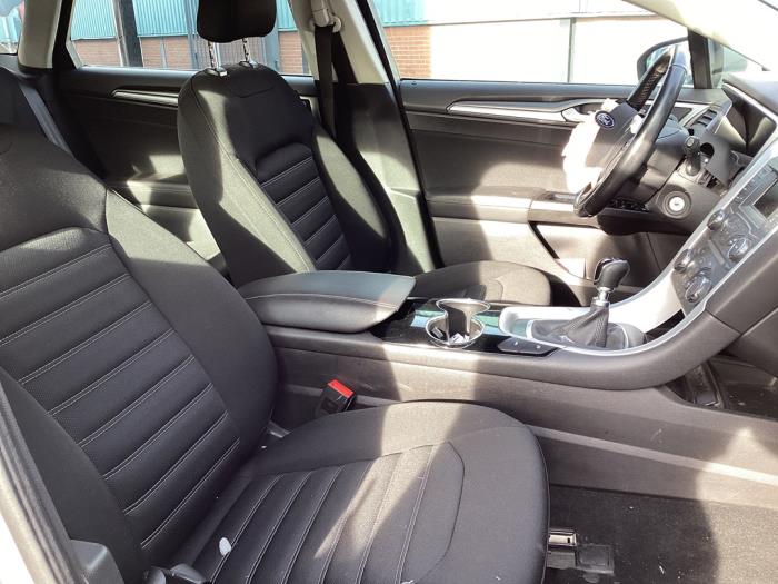 Ford Mondeo 14- Sloopvoertuig (2015, Metallic, Zilvergrijs, Moondust)