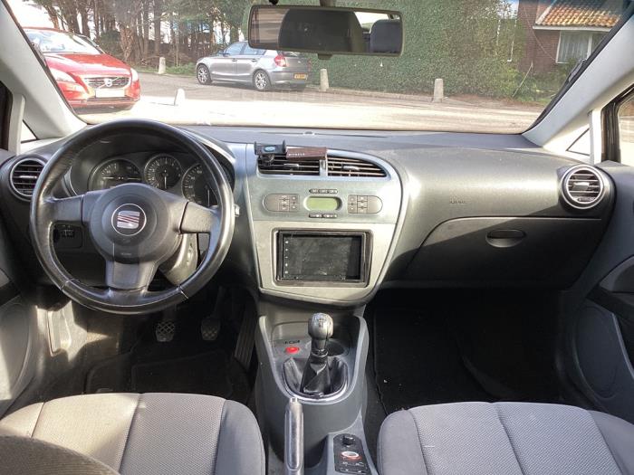 Seat Leon 1.6 Sloopvoertuig (2006, Zwart)