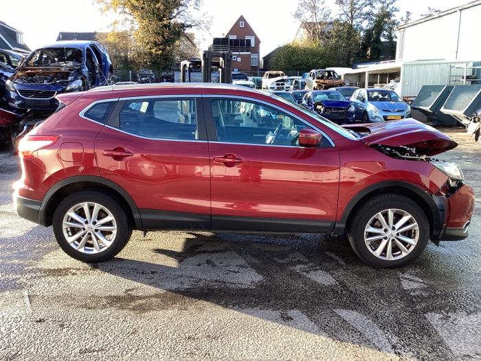 Nissan Qashqai 1.2 DIG-T 16V Schadevoertuig (2017, Rood)