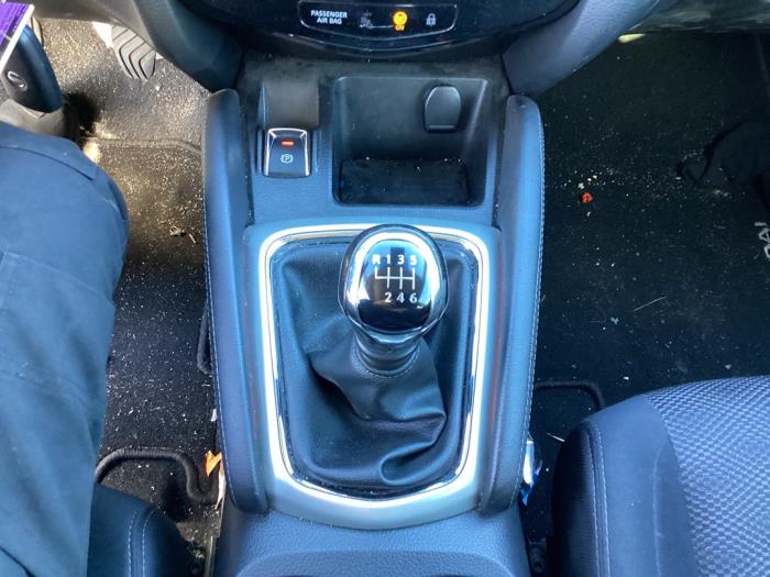 Nissan Qashqai 1.2 DIG-T 16V Schadevoertuig (2017, Rood)