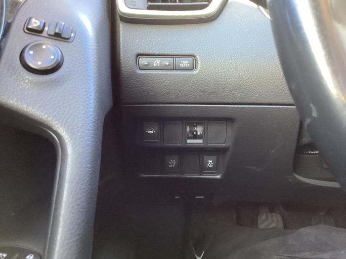 Nissan Qashqai 1.2 DIG-T 16V Schadevoertuig (2017, Rood)