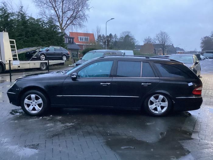 Mercedes E Combi 2.6 E-240 V6 18V Sloopvoertuig (2003, Zwart)