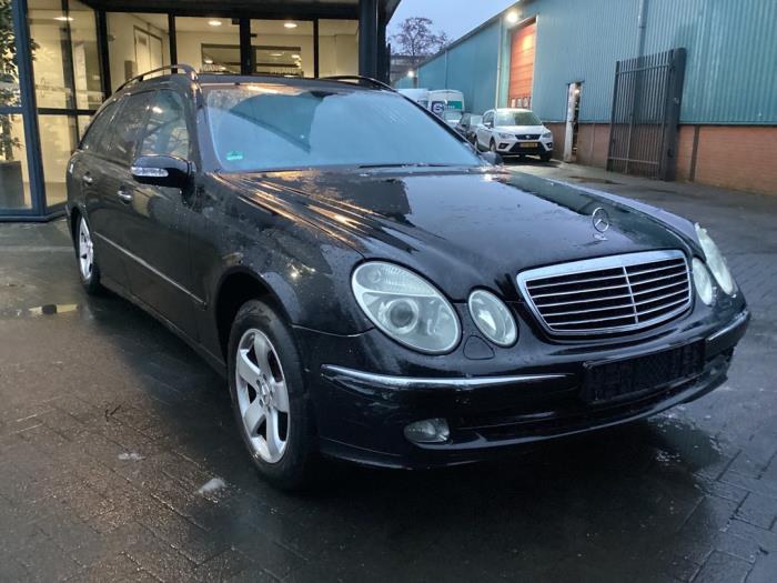 Mercedes E Combi 2.6 E-240 V6 18V Sloopvoertuig (2003, Zwart)