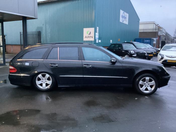Mercedes E Combi 2.6 E-240 V6 18V Sloopvoertuig (2003, Zwart)