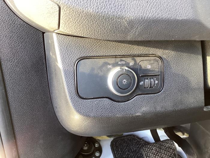 Mercedes Sprinter 3,5t 311 CDI 2.0 D RWD Schadevoertuig (2024, Wit)