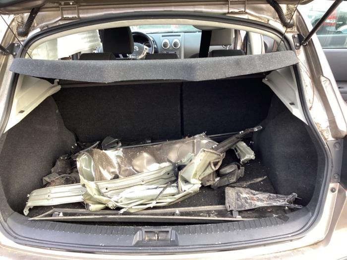 Nissan Qashqai 2.0 16V Sloopvoertuig (2010, Bruin)