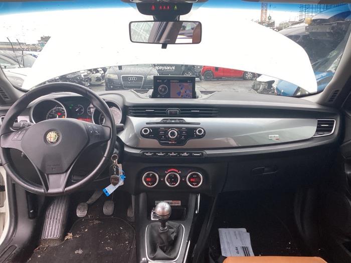 Alfa Romeo Giulietta 1.4 TB 16V MultiAir Sloopvoertuig (2012, Wit)