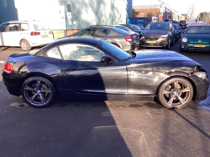 BMW Z4 Roadster sDrive 20i 2.0 16V Schadevoertuig (2014, Zwart)