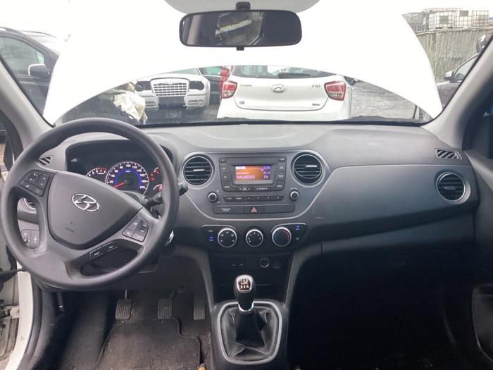 Hyundai i10 1.0 12V Sloopvoertuig (2018, Wit)