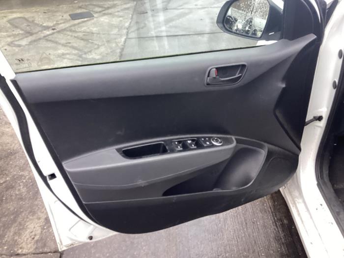 Hyundai i10 1.0 12V Sloopvoertuig (2018, Wit)