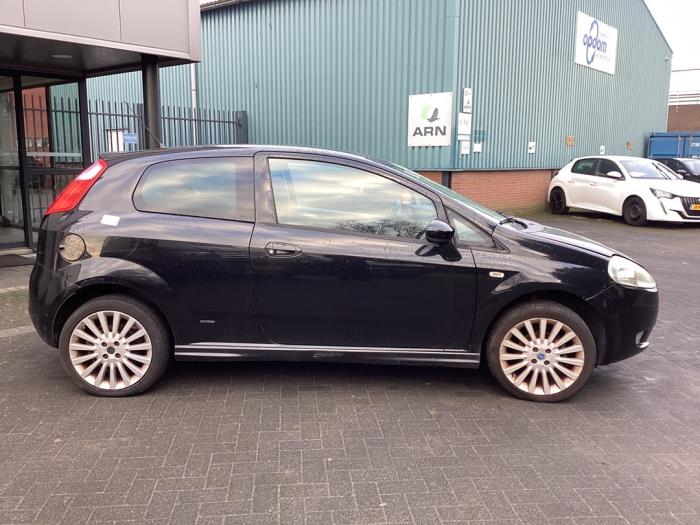 Fiat Grande Punto 1.4 16V Sloopvoertuig (2007, Zwart)