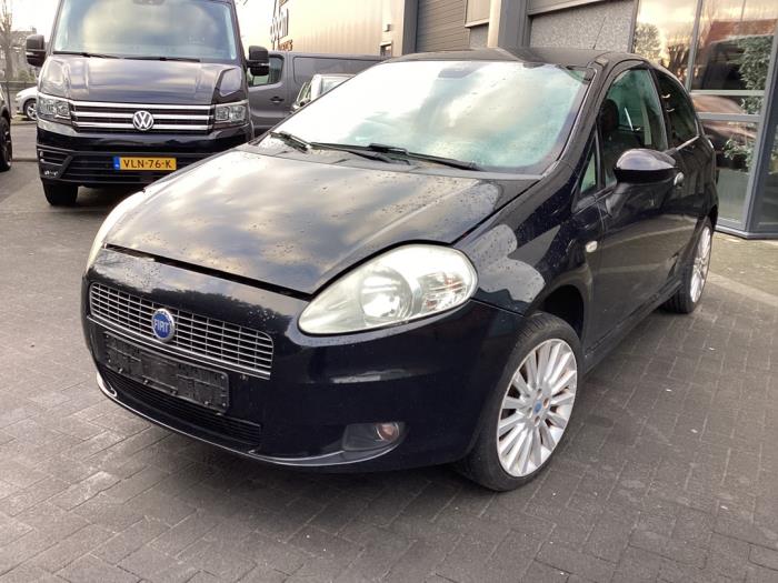 Fiat Grande Punto 1.4 16V Sloopvoertuig (2007, Zwart)