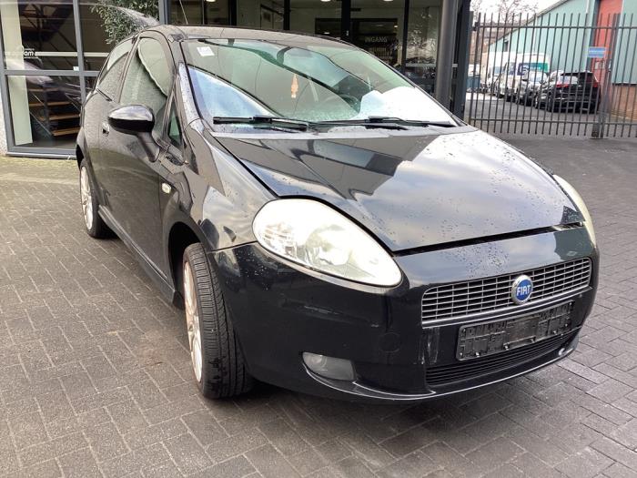 Fiat Grande Punto 1.4 16V Sloopvoertuig (2007, Zwart)
