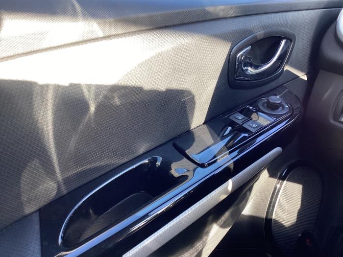 Renault Clio IV 1.5 Energy dCi 90 FAP Schadevoertuig (2013, Rood)