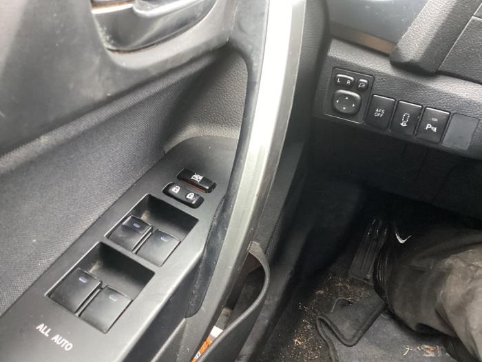 Toyota Auris Touring Sports 1.8 16V Hybrid Schadevoertuig (2014, Grijs)