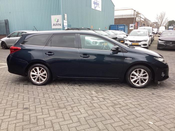 Toyota Auris Touring Sports 1.8 16V Hybrid Schadevoertuig (2014, Grijs)
