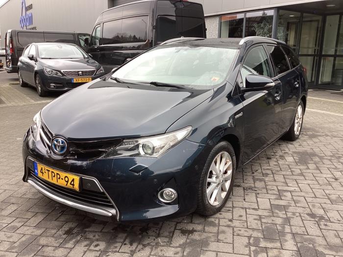Toyota Auris Touring Sports 1.8 16V Hybrid Schadevoertuig (2014, Grijs)
