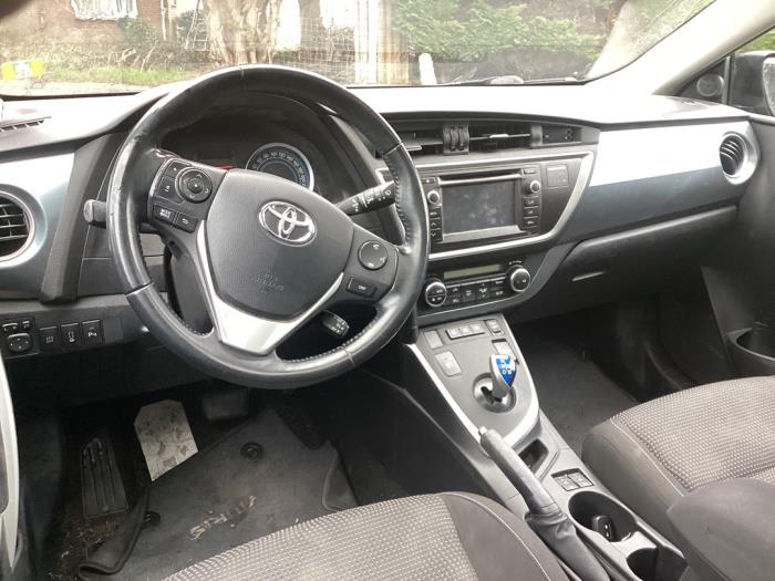 Toyota Auris Touring Sports 1.8 16V Hybrid Schadevoertuig (2014, Grijs)