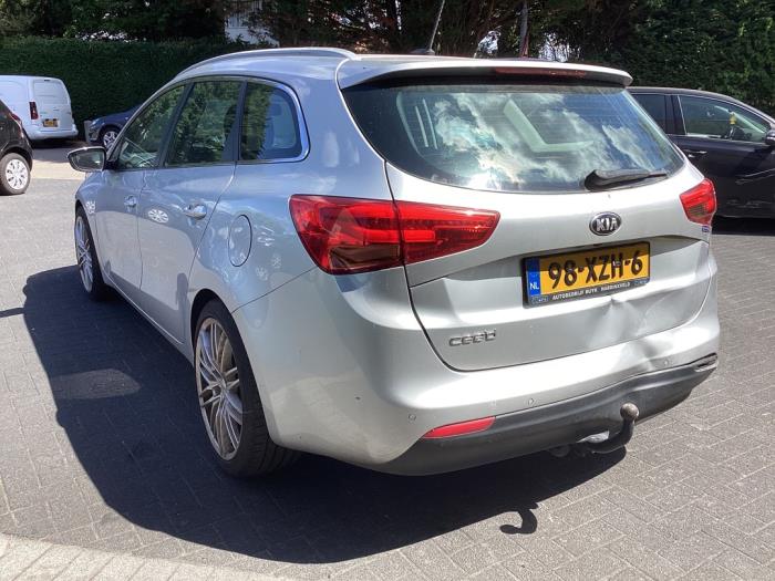 Kia Cee'd Sportswagon 1.6 GDI 16V Schadevoertuig (2012, Grijs)