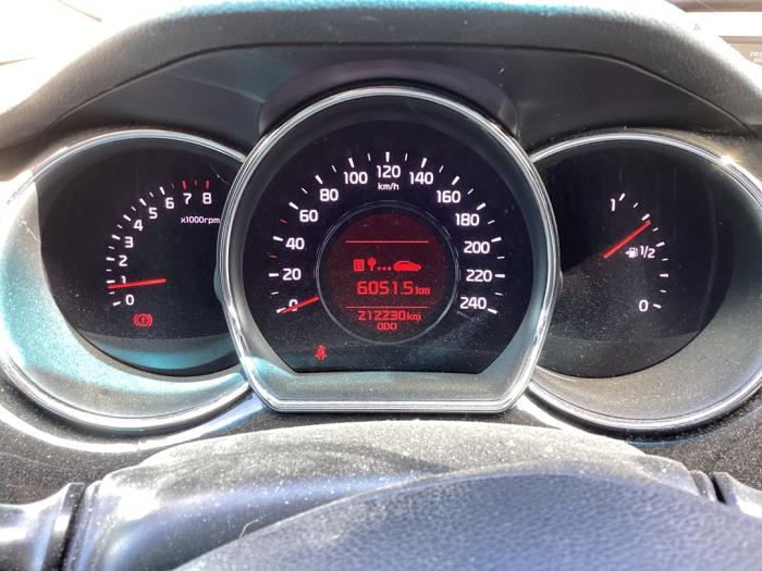 Kia Cee'd Sportswagon 1.6 GDI 16V Schadevoertuig (2012, Grijs)