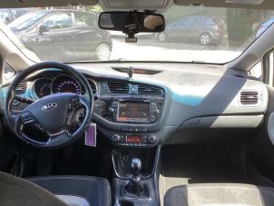 Kia Cee'd Sportswagon 1.6 GDI 16V Schadevoertuig (2012, Grijs)