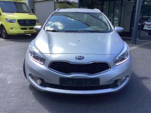 Kia Cee'd Sportswagon 1.6 GDI 16V Schadevoertuig (2012, Grijs)