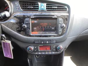 Kia Cee'd Sportswagon 1.6 GDI 16V Schadevoertuig (2012, Grijs)