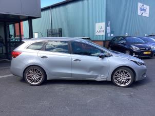 Kia Cee'd Sportswagon 1.6 GDI 16V Schadevoertuig (2012, Grijs)